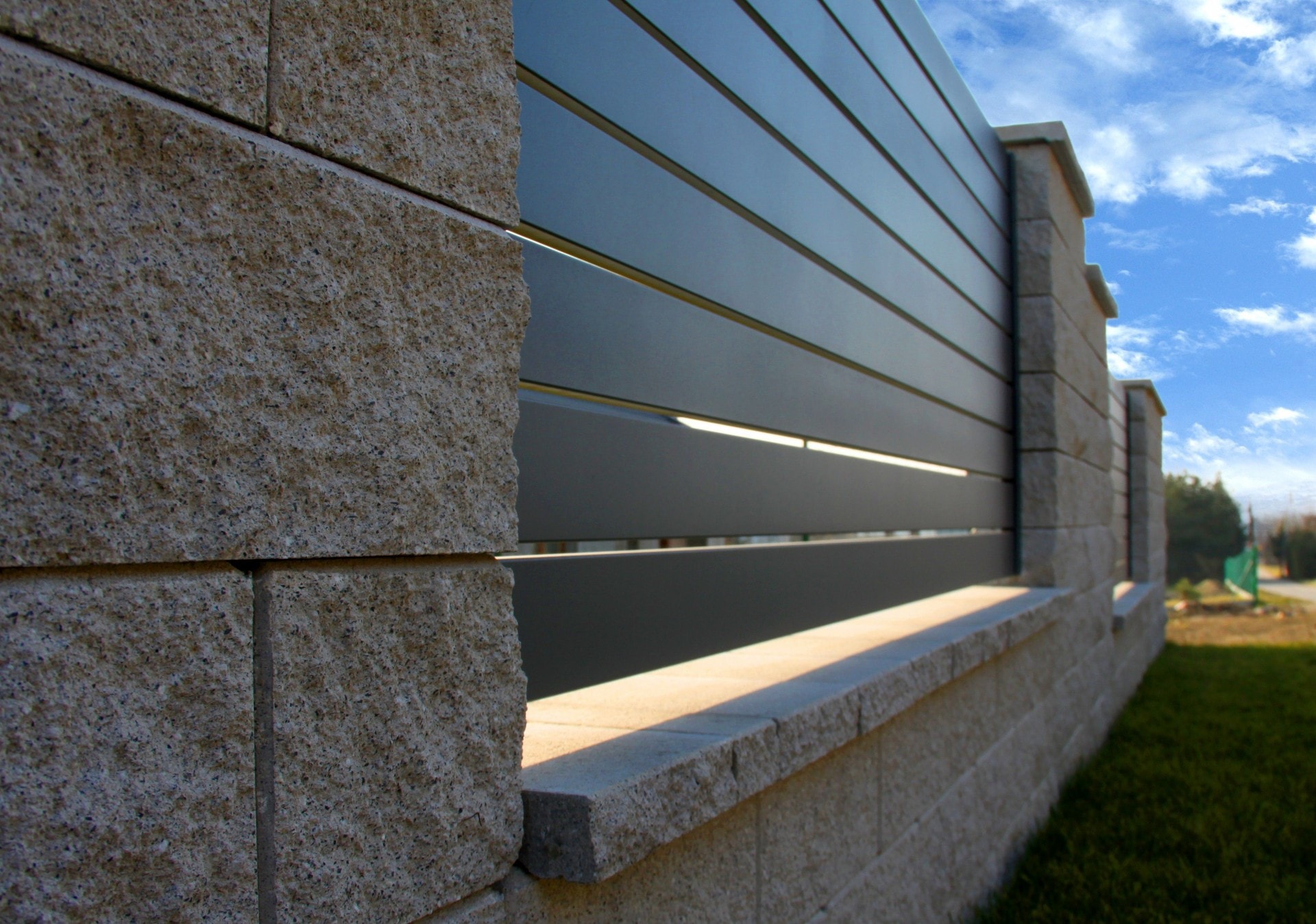 nowoczesne_ogrodzenia_zielona_gora_black_obsydian_xcel_1920x0_1