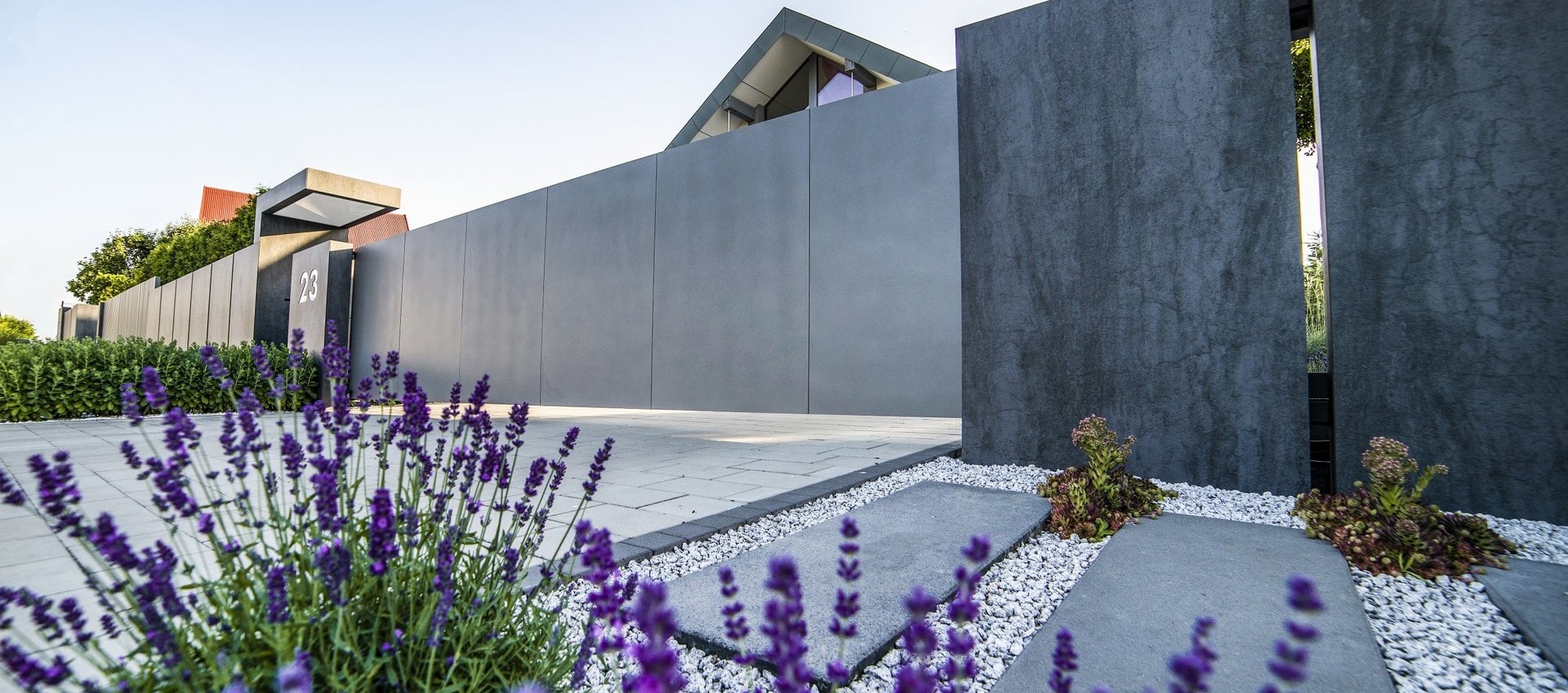 nowoczesne_ogrodzenie_gdansk_dark_monolith_xcel_2_26_-1920