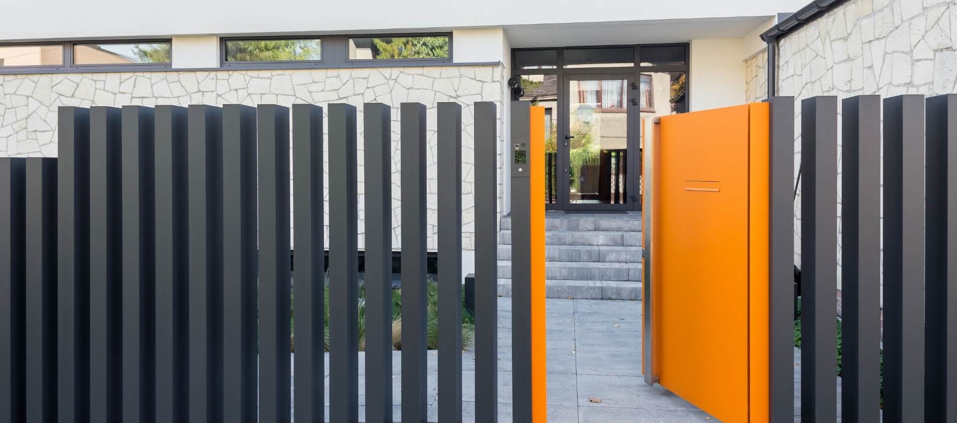 ogrodzenia_aluminiowe_gdansk_black_stripes_xcel_2_26_-1920