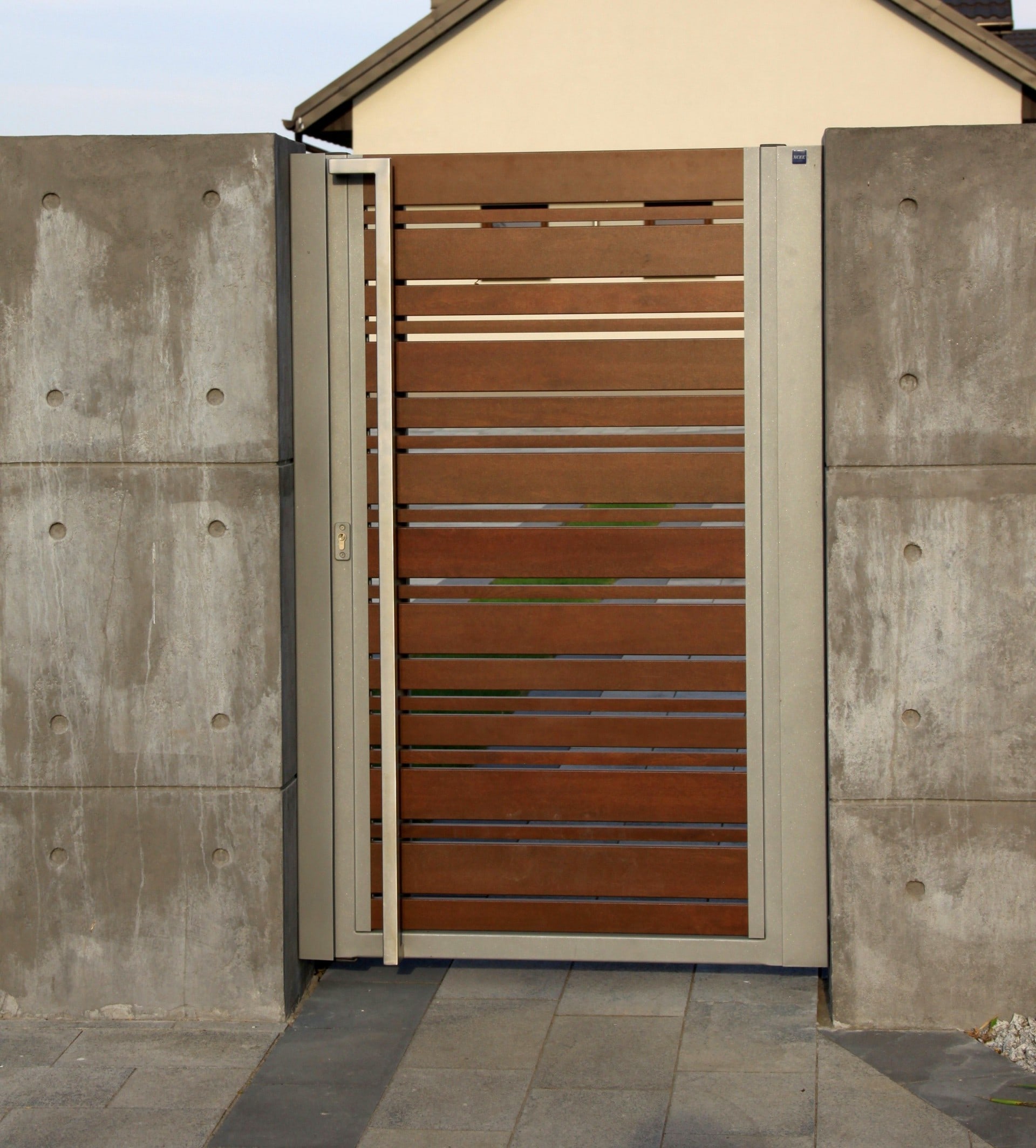 ogrodzenia_nowoczesne_wroclaw_concrete_jungle_xcel_1920x0_1