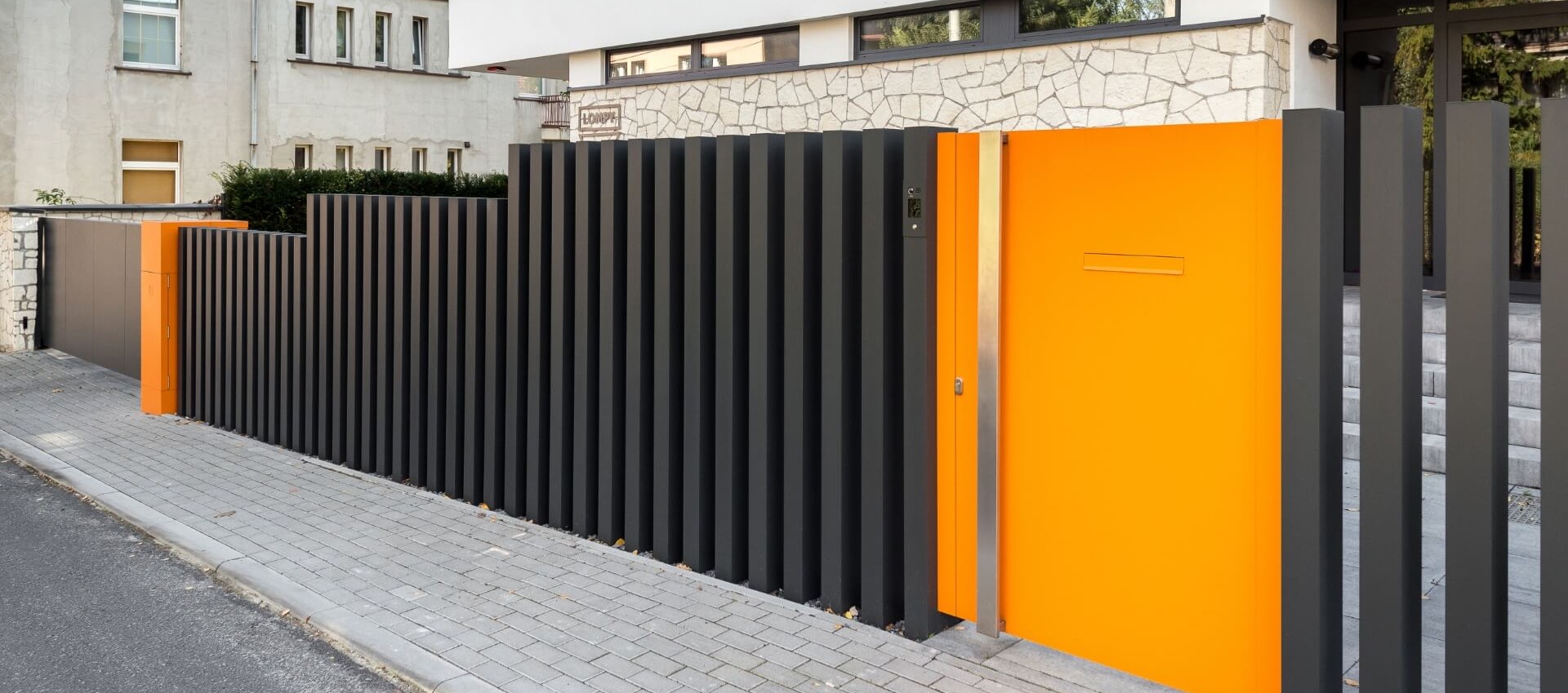 ogrodzenia_warszawa_black_stripes_xcel_2_26_-1920