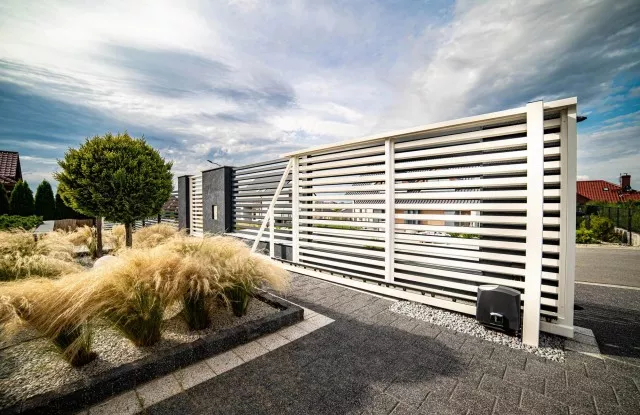 xwroclaw_-_nowoczesne_ogrodzenie_o_unikalnych_wlasciwosciach_2_640x415_1.jpg.pagespeed.ic.CH1omO19JY