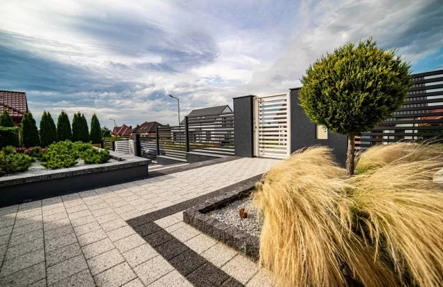 xwroclaw_-_nowoczesne_ogrodzenie_o_unikalnych_wlasciwosciach_3_640x415_1.jpg.pagespeed.ic.A4eohS8tRV