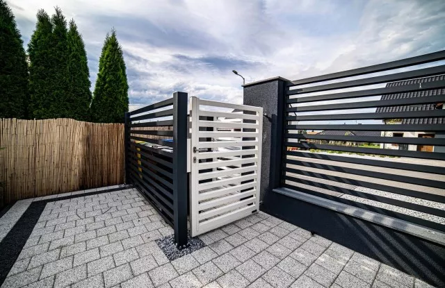 xwroclaw_-_nowoczesne_ogrodzenie_o_unikalnych_wlasciwosciach_4_640x415_1.jpg.pagespeed.ic.OxKaoPCuvQ